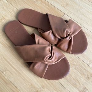Like new leather brown lulu sandals
